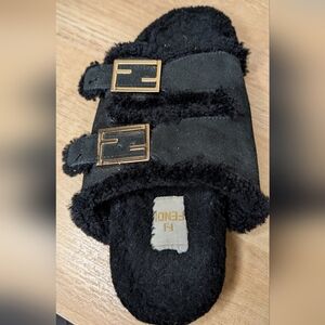 FENDI FUZZY Slide 🖤🖤🖤🖤❄️